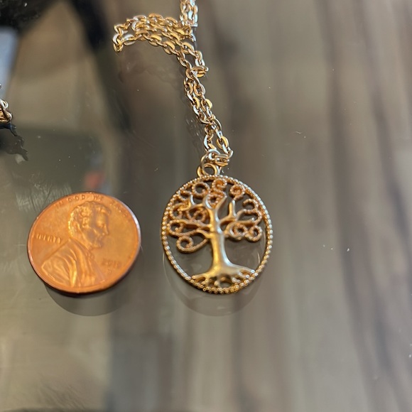 Gold tone tree necklace excellent use condition - Picture 2 of 4